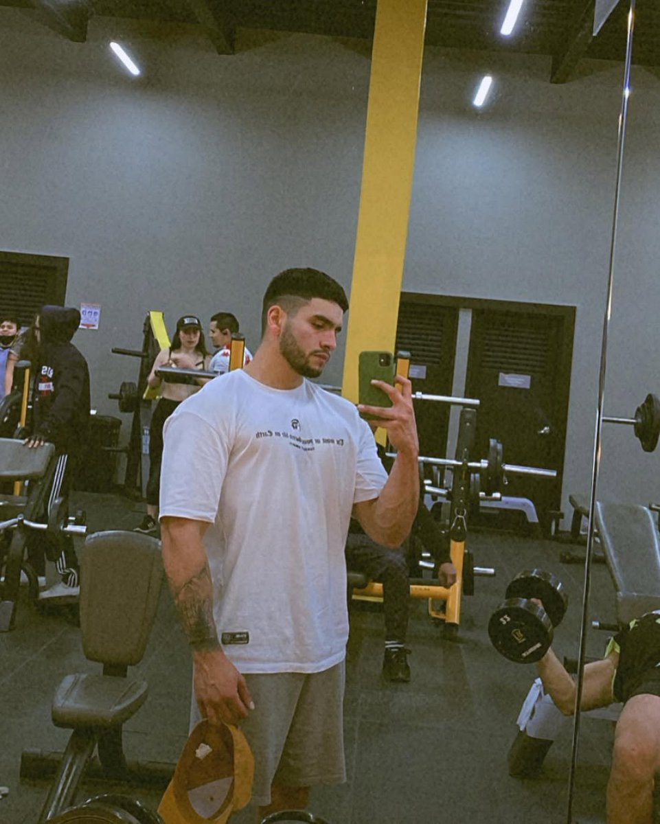 _Grayson001's tweet image. Still trading given at the gym 🏋️‍♀️