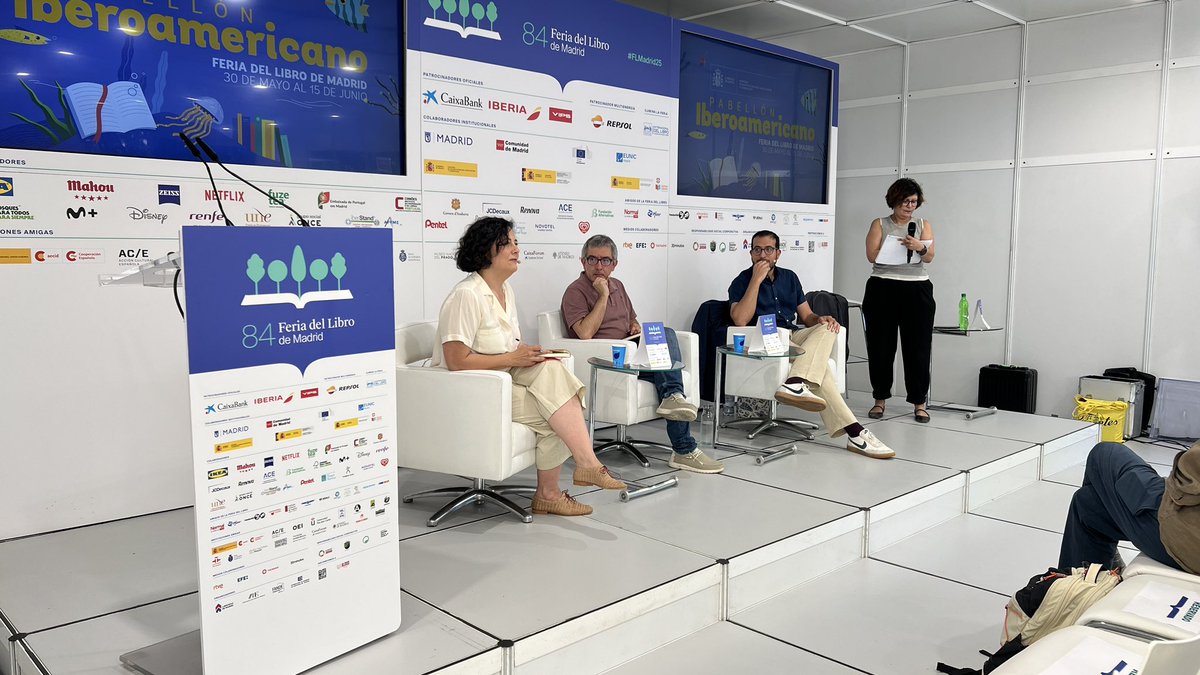 📰📚 Prensa cultural que no muere en el intento.

Gilbert Cruz, director del New York Times Book Review, y Jordi Amat, responsable de Babelia de EL PAÍS, dialogan sobre el futuro de la prensa cultural.

📍Pabellón Iberoamericano.

#NuevaYorkSeEscribeEnEspañol