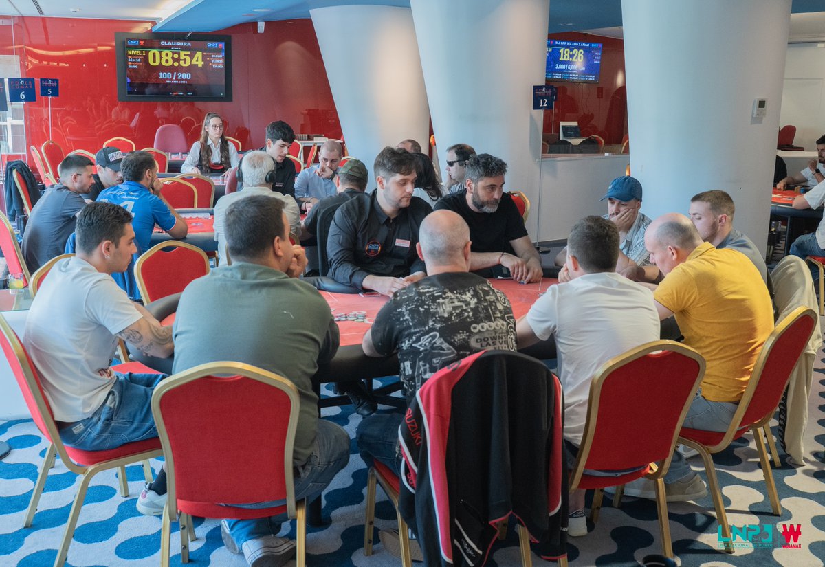 CNP_POKER's tweet photo. 🔴 Jornada definitiva en la Liga Nacional de Poker Winamax💙❤️ en @casinoscomar A Coruña
👥 3️⃣0️⃣ Jugadores en la lucha por lel Trébol ♣️ de la séptima etapa de la LNPW
⏳Nivel 16, ciegas 3000/6000(6000)
🔴También en juego el TORNEO DE CLAUSURA con 👥 1️⃣8️⃣ jugadores de inicio en el primer nivel.
@copagpoker