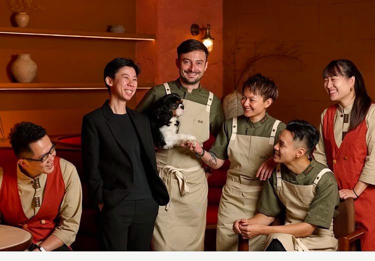 InderRamirez's tweet photo. Bienvenido a la isla bonita !
🇨🇴🇹🇼
Como delegado para la región de Asia , en la #MNSCM , quisiera Extender mis Felicitaciones y enviarle muchos éxitos al joven chef colombiano con este nuevo proyecto en Taiwán 🇹🇼
También aprovechar para invitar a la comunidad colombiana e hispanoparlante en apoyarlo en este reto profesional !
MMHG Cuisine Group, liderado por el chef MUME Richie Lin, ha entrado oficialmente en el mercado de cocina latinoamericana, y unió fuerzas con el chef colombiano e internacionalmente reconocido
Leonardo Fonseca Celis para crear el restaurante más nuevo de Taipei
"Fon-C é"!
Interpretando la cocina latinoamericana desde una perspectiva contemporánea, Fon-C é combina la comprensión del chef de la cultura nativa y el espíritu de innovación para presentar la riqueza de la América Latina contemporánea a través de la cocina.
El restaurante se basa en el lenguaje de la cocina latinoamericana, combinado con los ingredientes locales y las características de temporada de Taiwán, y utiliza el sabor como lenguaje para explicar completamente diferentes pasión, creatividad y sentimientos humanistas, e inyectar nueva energía en la zona de guerra de restaurantes de primera clase de Taipei.
https://t.co/N5BPlz4nPa.