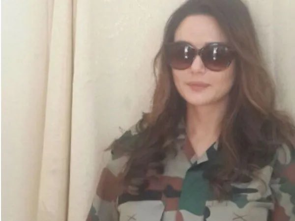 preity_lover_X's tweet photo. So cute lady army @realpreityzinta ❤️😍🥰 Salute 🫡 #PreityZinta ❤️ https://t.co/Gt15NKQizX