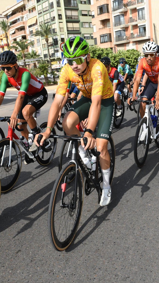 FilialCajaRural's tweet photo. 🤩 Recogemos los frutos de un trabajo bien hecho.

💚 El equipo Caja Rural Alea ha sabido cerrar a la perfección esta @VoltaCastello 

🟡 Finalmente @dgiuliano563 ha conseguido mantener el maillot de líder gracias a un trabajo impagable de sus compañeros.

📸 @SprintCycling https://t.co/B4z8LwnyHh