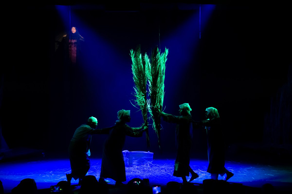 اختتمنا عروض مسرحية "#الصرام"، ضمن مبادرة #هيئة_المسرح_والفنون_الأدائية – برنامج "#ستار"، على خشبة مسرح جمعية الثقافة والفنون بالأحساء.
عمل حمل لي تجربة استثنائية كمصمم ومنفذ للإضاءة خصوصا و أنه يحمل في طياته قصة من تراث #الاحساء