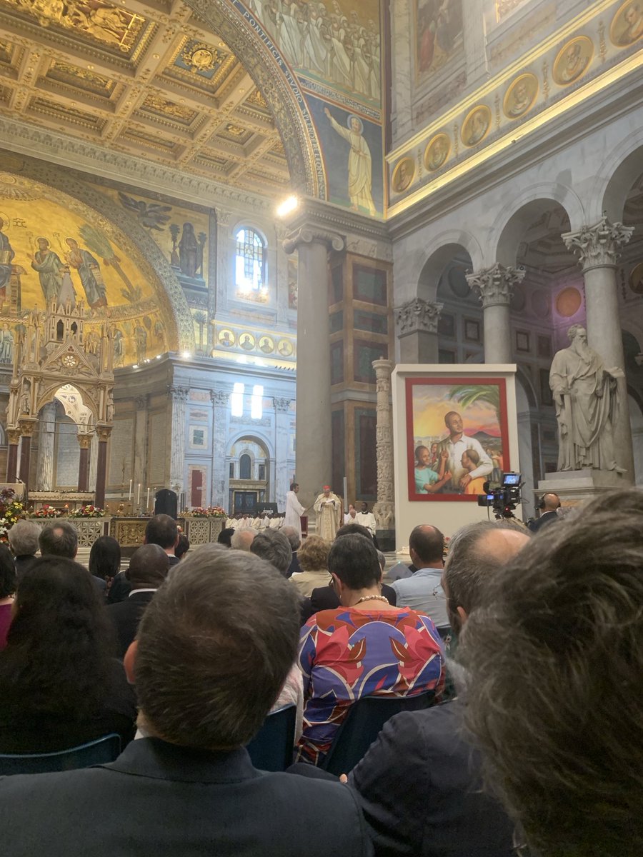 #Floribert era figlio dellaChiesa di Goma e membro responsabile della Comunità di Sant’Egidio. Nella sua Bibbia si trovano le tracce di una frequentazione quotidiana che gli fece comprendere  che c’è più gioia nel dare che nel ricevere. Card. Marcello Semeraro
