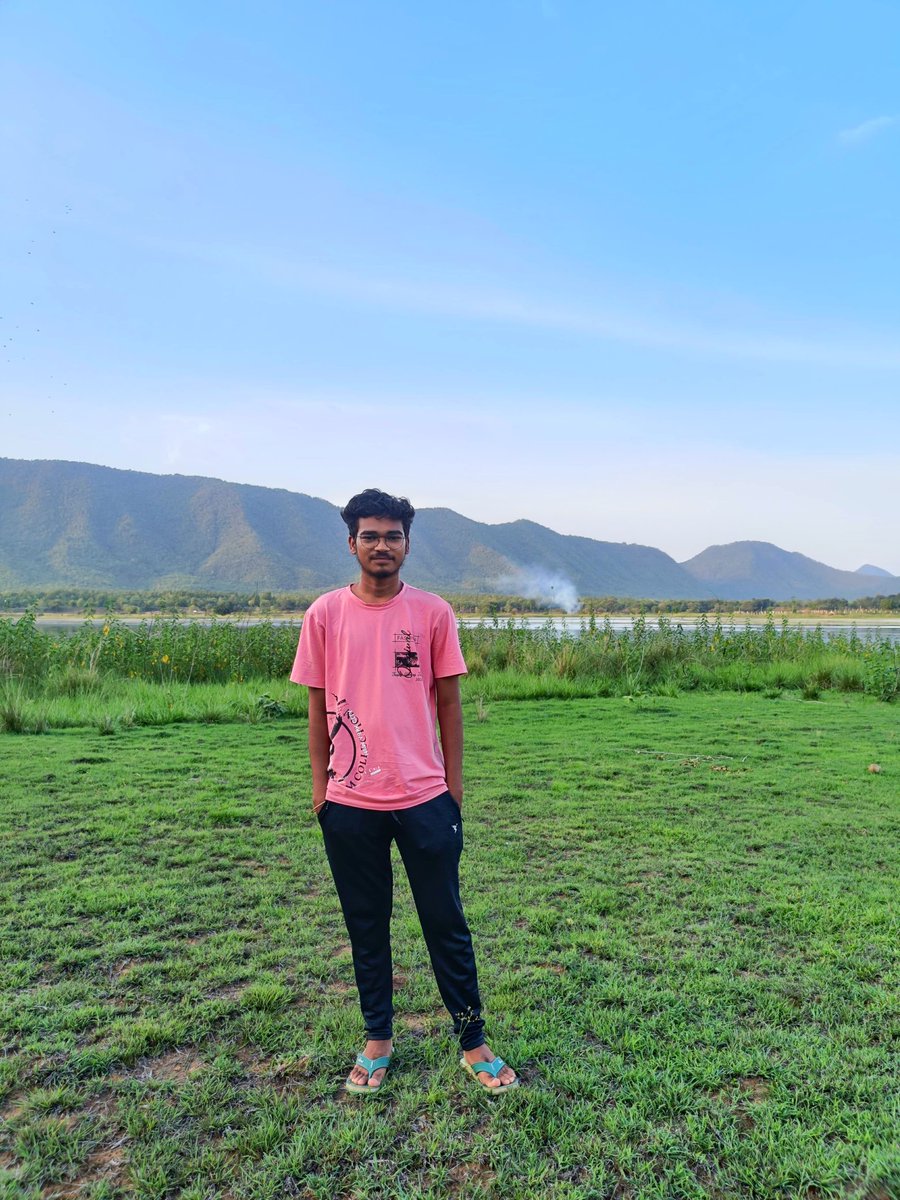 https_firoj's tweet photo. Chasing peace where Wi-Fi can’t reach 🌿📵
Nature hits different when it’s just you, the hills, and your thoughts.

#NatureVibes #WeekendMood #SoloVibes #EscapeTheOrdinary #ViralPhoto https://t.co/MCVtnLckiu