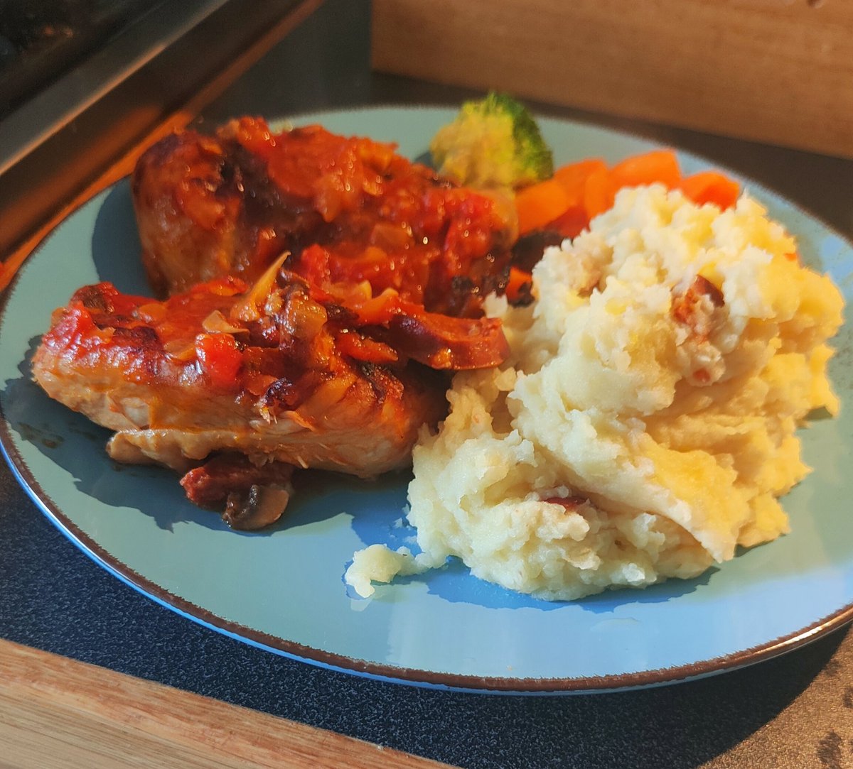 Scotwriter's tweet photo. @simonrim Chicken in a tomato and mushroom sauce went well with the chorizo mash - I got compliments! (none for presentation tho 😉) https://t.co/vhzjW1mjCs