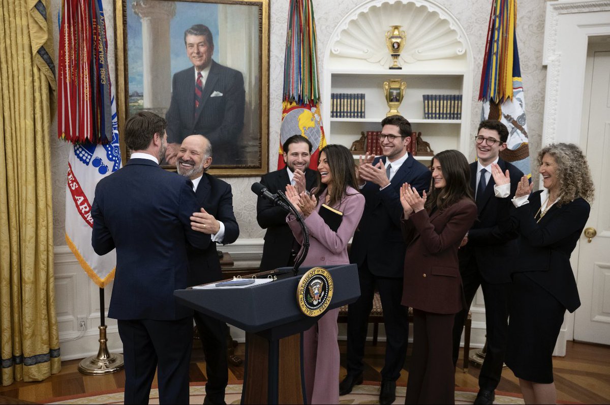 Brandonlutnick's tweet image. Happy Father’s Day to our hero @howardlutnick. We are the most proud of you and thankful for you everyday.