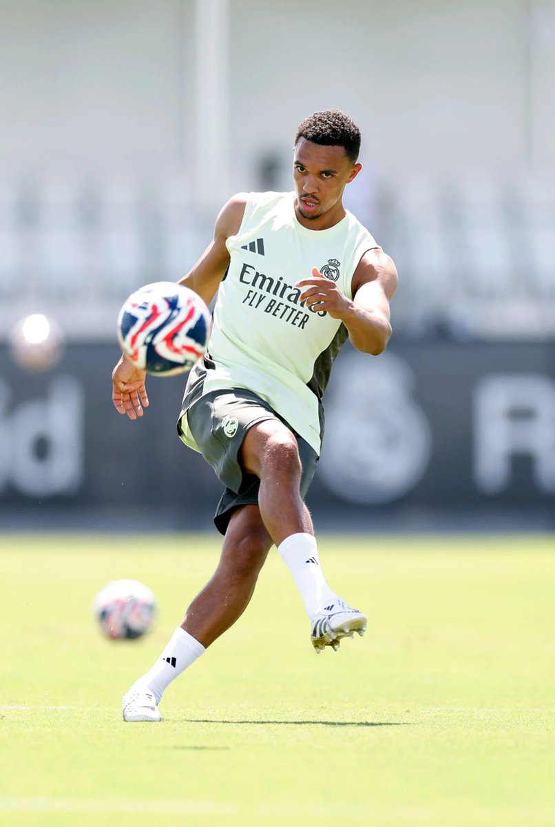 MadridXtra's tweet photo. 🗣️ Carlos Alcaraz: “It’s great having Trent at Real Madrid. Huge respect to him. I’m pretty sure he’s going to be the BEST RB in the world.” @BBCSport https://t.co/YC2nkXY4KN