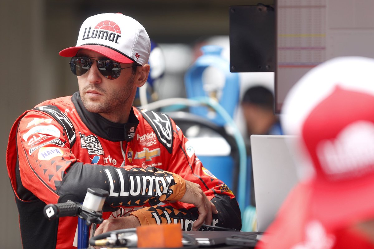 llumarfilms's tweet image. How about those threads 💪

#LLumarRacing #NASCARMexico