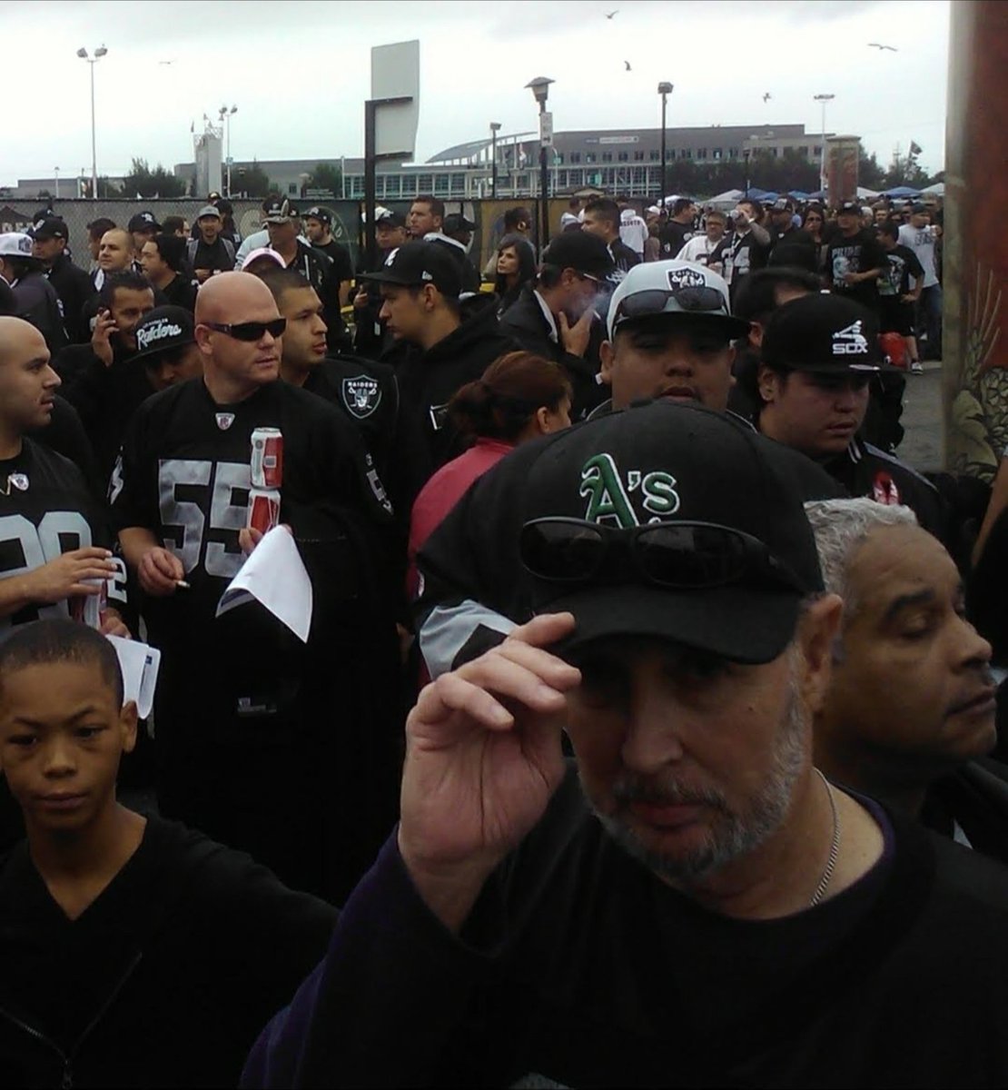 Happy heavenly Father's Day pop. 
Spent many a day/night at the Oakland Coliseum with that man and are some of the best memories I have growing up. Was nice to go with him one last time before he passed. 🙏🏴‍☠️
#RaiderNation