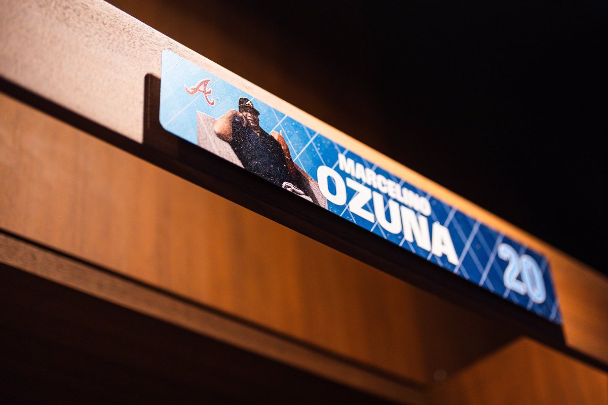 LosBravos's tweet photo. Unas placas de nombre muy especiales aparecieron hoy en el clubhouse de Los Bravos 💙 https://t.co/qJegjO4ul7