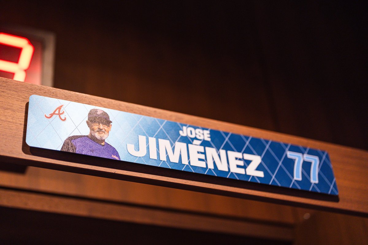 LosBravos's tweet photo. Unas placas de nombre muy especiales aparecieron hoy en el clubhouse de Los Bravos 💙 https://t.co/qJegjO4ul7