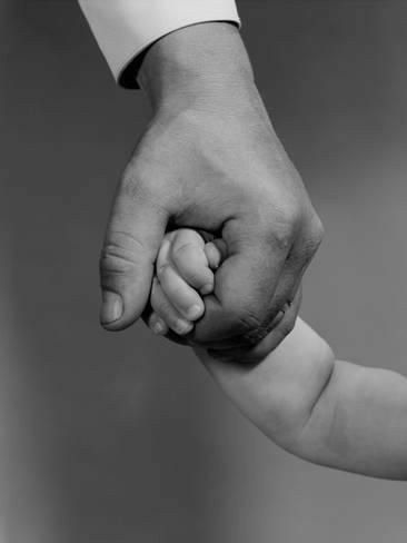 Hoy #DiaDelPadre Abrazamos  a los padres buscadores con el alma, que caminan con el ❤️herido pero con la esperanza intacta. A ustedes, que transformaron el dolor en fuerza y la ausencia en lucha, les honramos.
No están solos.
Su lucha también es nuestra. 💛
#HastaEncontrarles