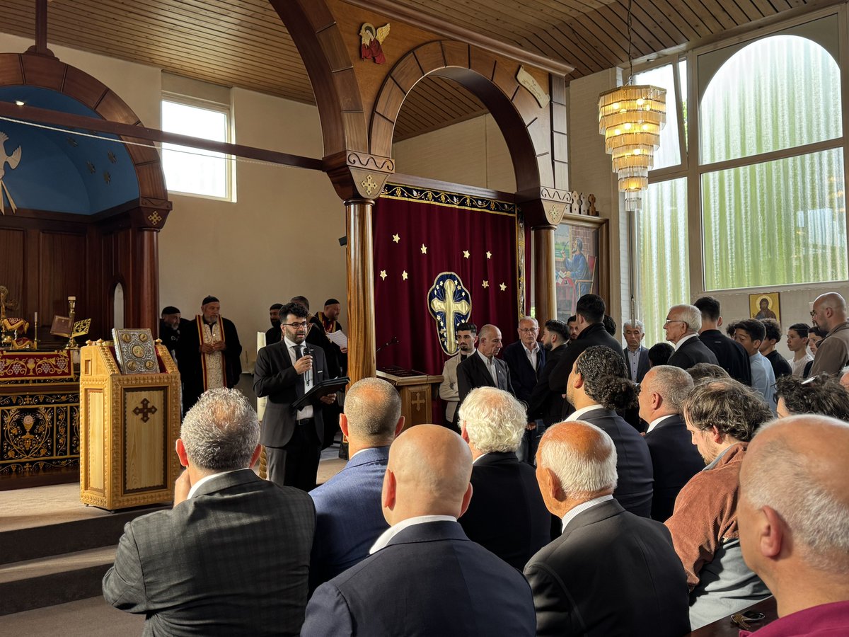 We starten de herdenking met een kerkdienst in de St Yakob kerk. Onze bisschop en priesters bidden voor de overledenen en sporen ons aan om de herinnering aan de martelaren levend te houden. 

Dagvoorzitter <a href="/ejilgun/">Erwin Ilgun</a> kort over het vervolgprogramma in het Volkspark te #Enschede
