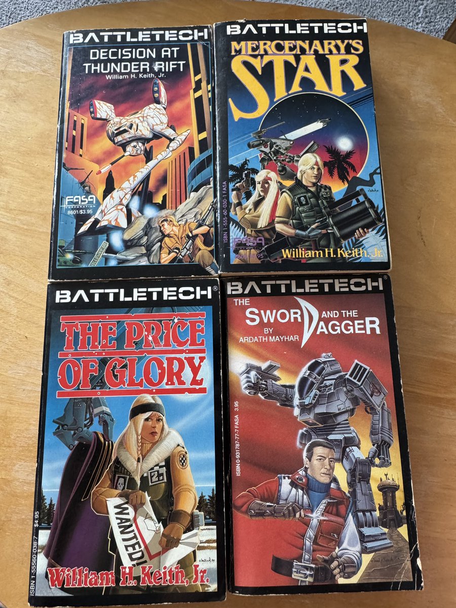 Don't tell me you're not jealous... 🤭
#battletech <a href="/catalystgamelab/">CatalystGameLab</a> 
Gray Death cost me €50 total, Sword&amp;Dagger €17. I'm a lucky man