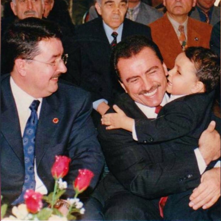 Varlıklarıyla güven, emekleriyle rehber olan tüm babalarımızın Babalar Günü’nü en içten duygularımla kutluyorum.

Bu anlamlı gün vesilesiyle; Şehit Liderimiz Muhsin Yazıcıoğlu’nu, aziz şehitlerimizi ve bizlere bu yurdu emanet eden atalarımızı rahmet, minnet ve dualarla anıyorum.