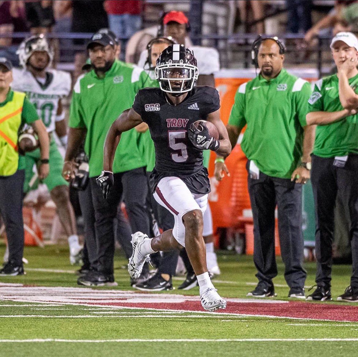 theekylehall's tweet image. #AGTG After a great conversation with @CoachWright37, I am blessed to say I’ve received a D1 offer from Troy University! #BattleReady⚔️ #csmisdbu #ogisdbu @DrewCasa_ @Ogthetruth @coachTcsm @Coach_Sekona @coach_schrider @CSM_Football @BrandonHuffman @JUCOFFrenzy @JuCoFootballACE