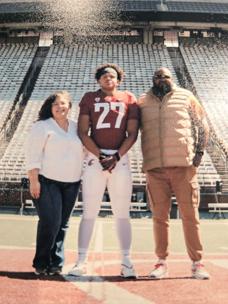 BREAKING: On this Father’s Day, I’m proud to announce my son, <a href="/JacobVease24227/">Jacob Lopez -Veasey</a>
has officially COMMITTED to <a href="/WSUCougarFB/">Washington State Football</a> 🐾🏈 As a father, this moment means everything.  I’m telling you—WAZZU just got a DOG. Let’s work! <a href="/WazzuRogers/">Jimmy Rogers</a> <a href="/CoachBibbs52/">Jalon Bibbs</a> <a href="/CoachBobbit/">Jesse Bobbit</a>
#GoCougs #Committed