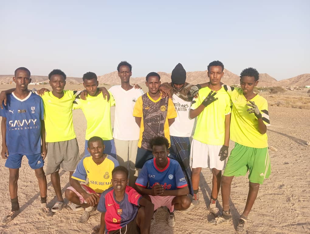 ajcd23's tweet photo. ⚽ À Ali Addeh, l’AJCD, l’ARA & le CDC lancent un tournoi du 27 juin réunissant jeunes réfugiés & locaux 🇩🇯🤝
Objectif : intégration & cohésion à travers le sport 🕊️
🔹 8 équipes
🔹 Remise des prix le 27/06
#IGADRMF #Intégration #AliAddeh #Réfugiés #CohésionSociale #Djibouti https://t.co/GN1hZlrxSq