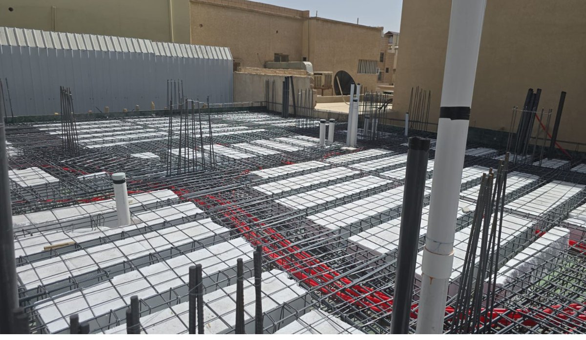 استلام حديد التسليح قبل الصب لسقف مشروع فلل الملز