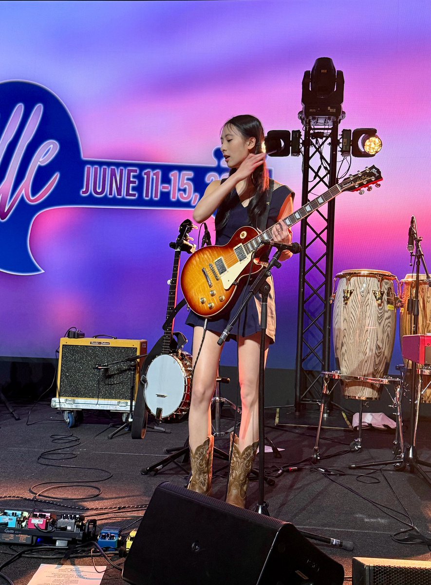 yining_hong's tweet image. #CVPR2025 @CVPR Hope y’all enjoy the house band performance last night! See you next year in Denver!🤘🏼