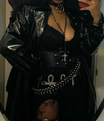 bloodbynny's tweet photo. Les parece lindo mi outfit de hoy? https://t.co/NcN9WNSMRm