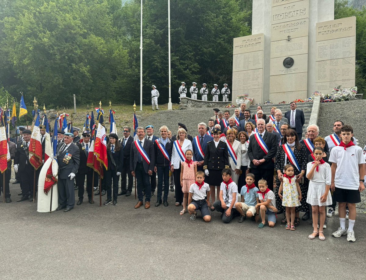 #Cérémonie | Catherine Séguin, préfète de l'Isère a présidé ce matin le 80e anniversaire des combats de l'#Oisans et de la victoire contre le nazisme au Mémorial de l'Infernet à Livet-et-Gavet. 

Cette cérémonie en souvenir des maquisards et résistants de toutes origines,