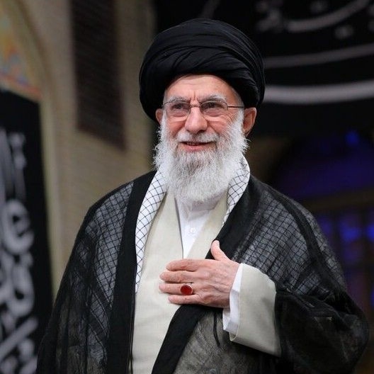 GlobeEyeNews's tweet image. BREAKING:

US President Trump stops Israeli plan to kill Iran&apos;s Supreme Leader Khamenei.