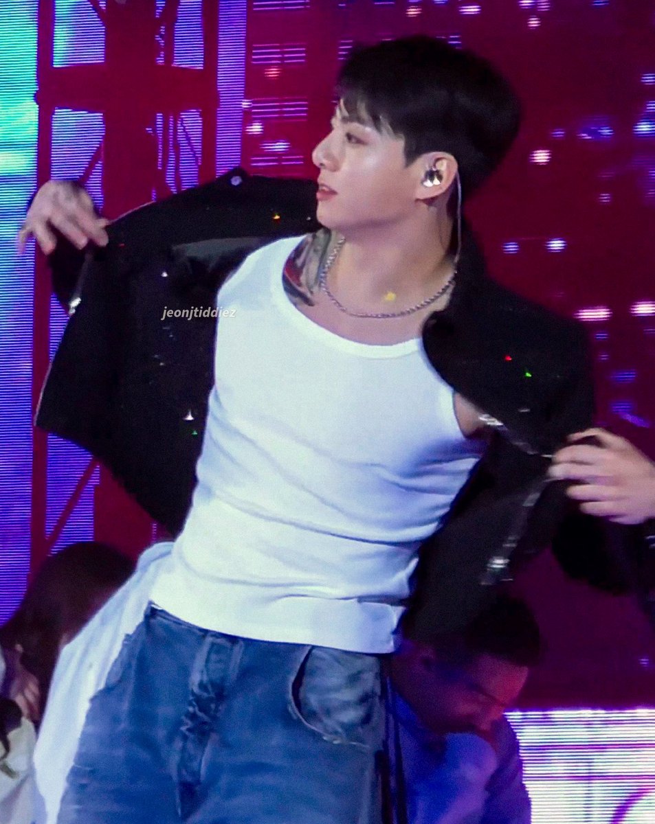 archivekukk's tweet photo. JUNGKOOK CHEST TATTOO!!???? https://t.co/sAk6YLiQa2