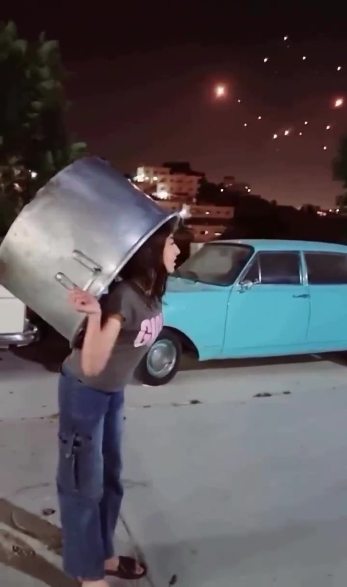 العالم عايش في رعب  والشعب الأردني مسوين فعاليات 🤣

جمعت لكم فيديوهات لردة فعل الأردنيين أثناء مرور الصواريخ من فوقهم😂