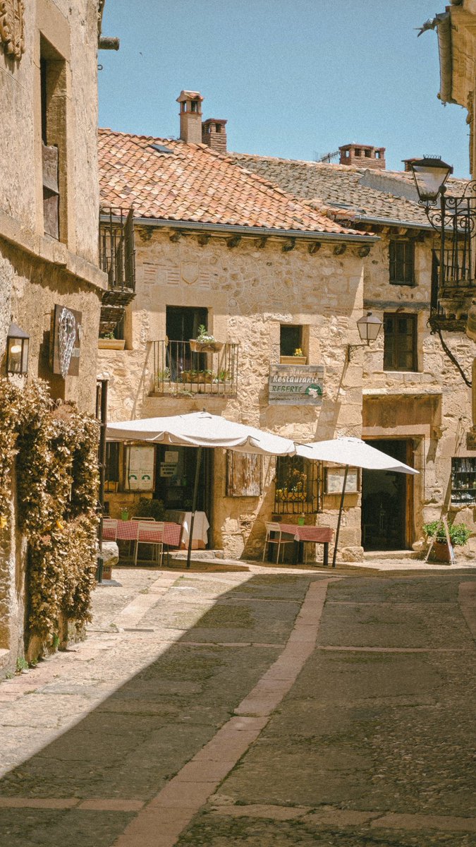 MrHalstead_'s tweet image. Pedraza. El mejor lugar para mantener vivas las raíces de los abuelos y celebrar cosas familiares en su honor!