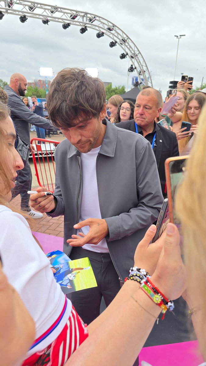 Nathalie Bikker (@nathaliebikker) on Twitter photo LOUIS TOMLINSON surprised at Socceraid
<a href="/Louis_Tomlinson/">Louis Tomlinson</a> <a href="/socceraid/">Soccer Aid</a>
#letthegamebegin
#LouisTomlinson
#Socceraid #ManchesterUnited LOUIS TOMLINSON surprised at Socceraid
<a href="/Louis_Tomlinson/">Louis Tomlinson</a> <a href="/socceraid/">Soccer Aid</a>
#letthegamebegin
#LouisTomlinson
#Socceraid #ManchesterUnited