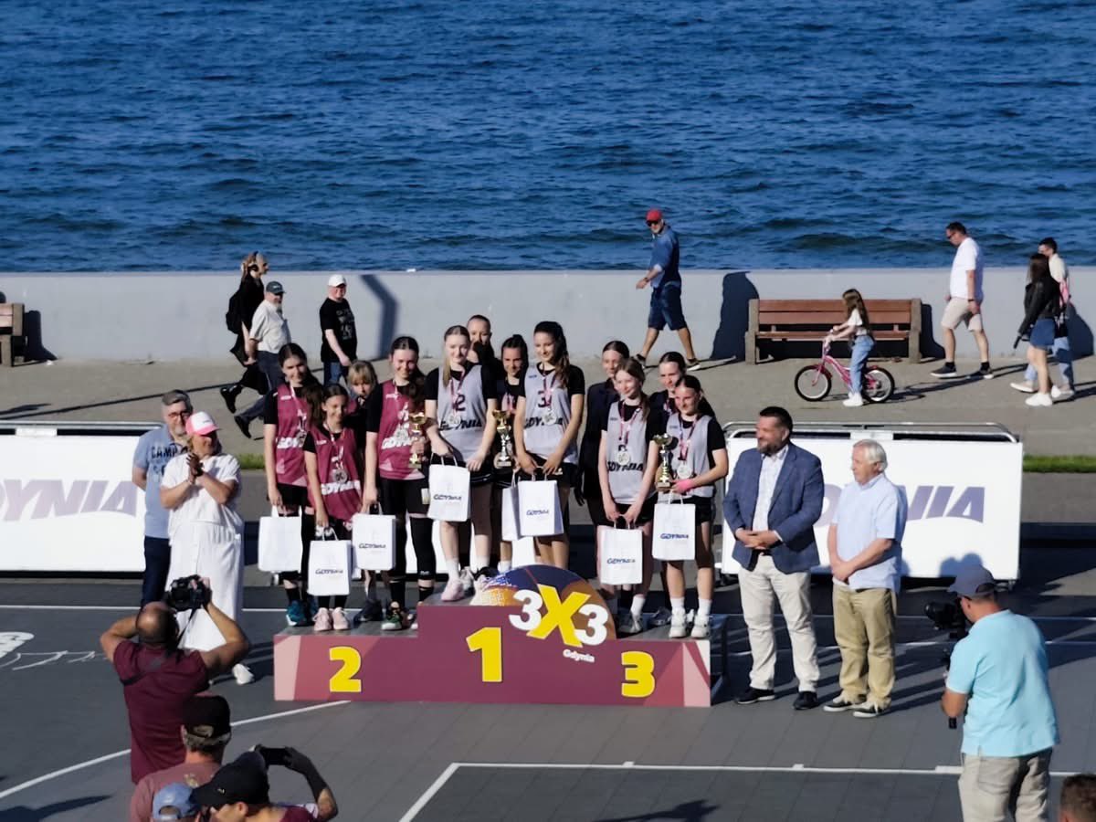 Koszykarskie święto za nami. 3x3 #Gdynia w nadmorskim klimacie. To miejsce broni się samo jako lokalizacja dla takich przedsięwzięć. Wspaniała atmosfera i gotowe piękne obrazki.

Gratulacje dla zawodniczek i zawodników oraz organizatorów.