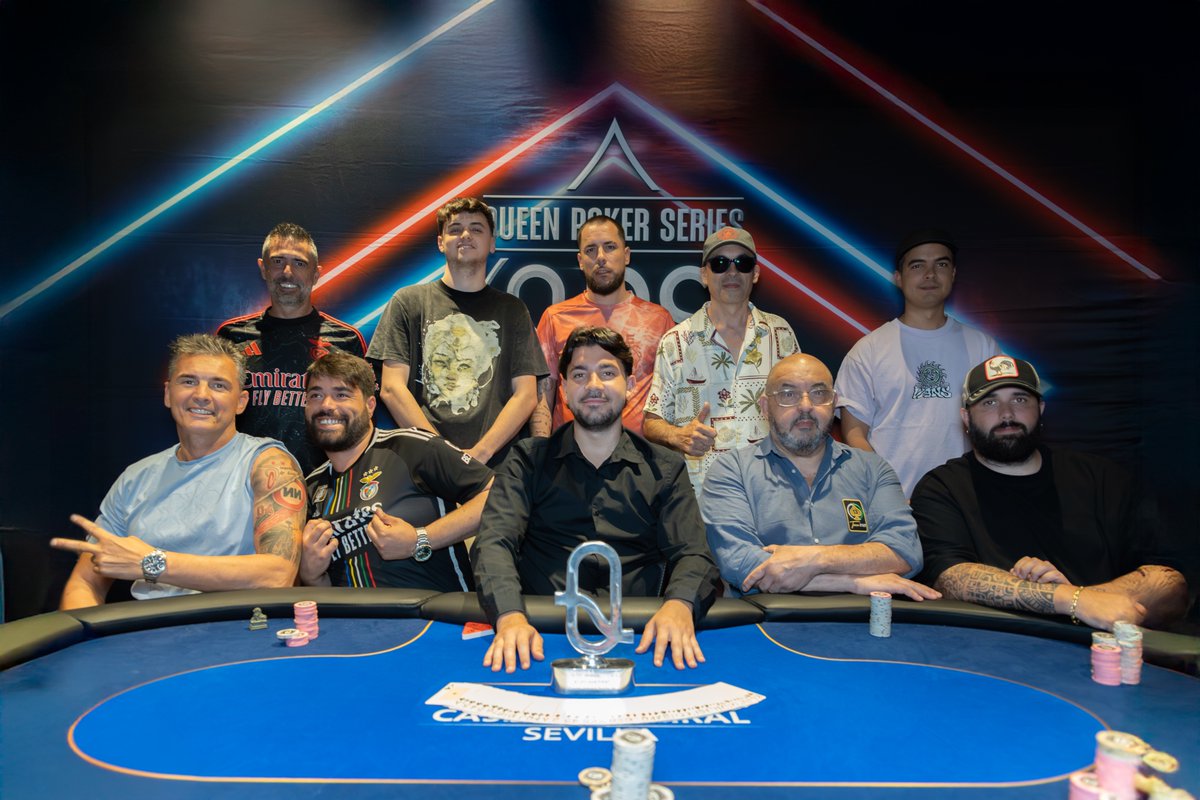 QUEEN POKER SERIES (@queenpokerevent) on Twitter photo Aquí tenemos a los 9 jugadores que forman esta mesa final del Main Event en <a href="/CasinoAdmiralSV/">Casino Admiral Sevilla</a>.
¡Mucha suerte a todos y a por el trofeo! 🏆 Aquí tenemos a los 9 jugadores que forman esta mesa final del Main Event en <a href="/CasinoAdmiralSV/">Casino Admiral Sevilla</a>.
¡Mucha suerte a todos y a por el trofeo! 🏆