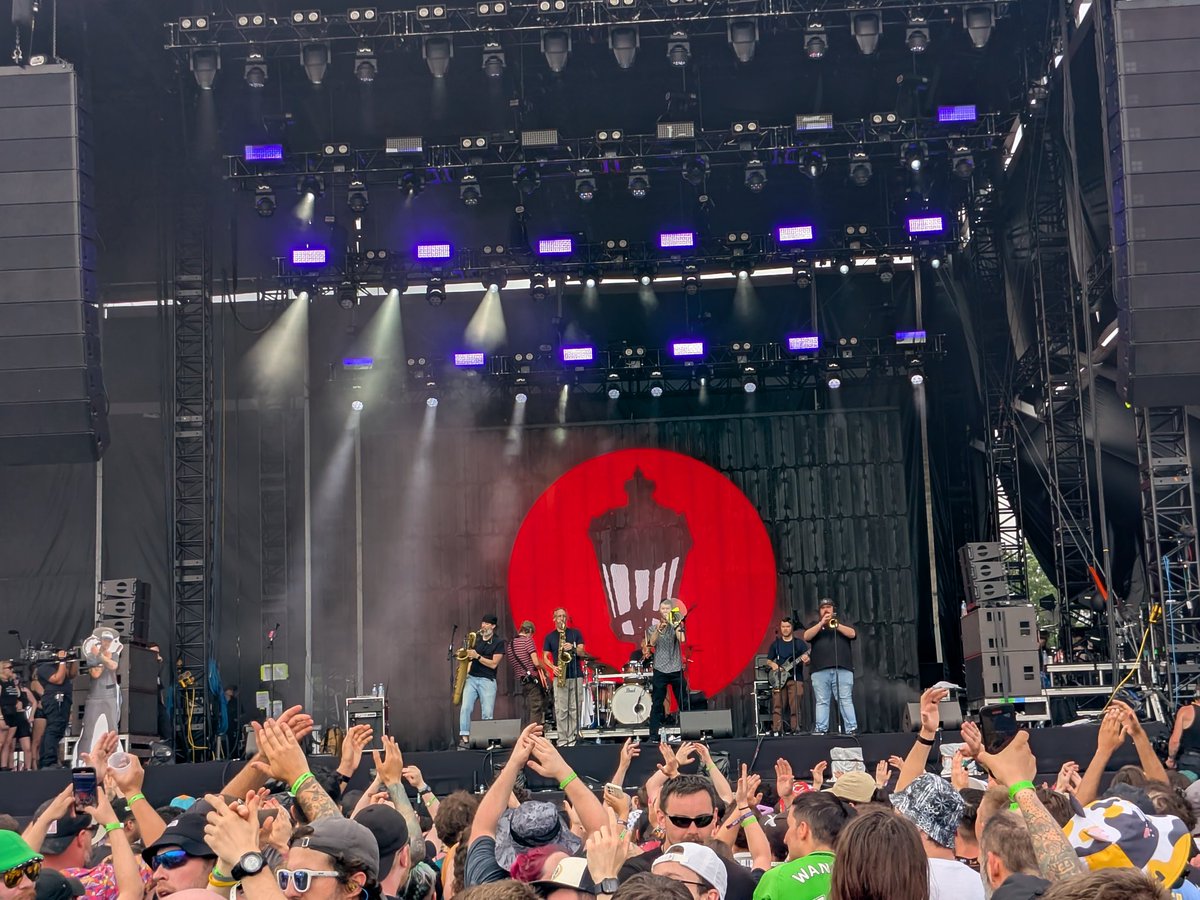 3dski's tweet photo. Successful #VansWarpedTour so far. Ready for day 2 to kill it as well! https://t.co/BddNQHqOtc
