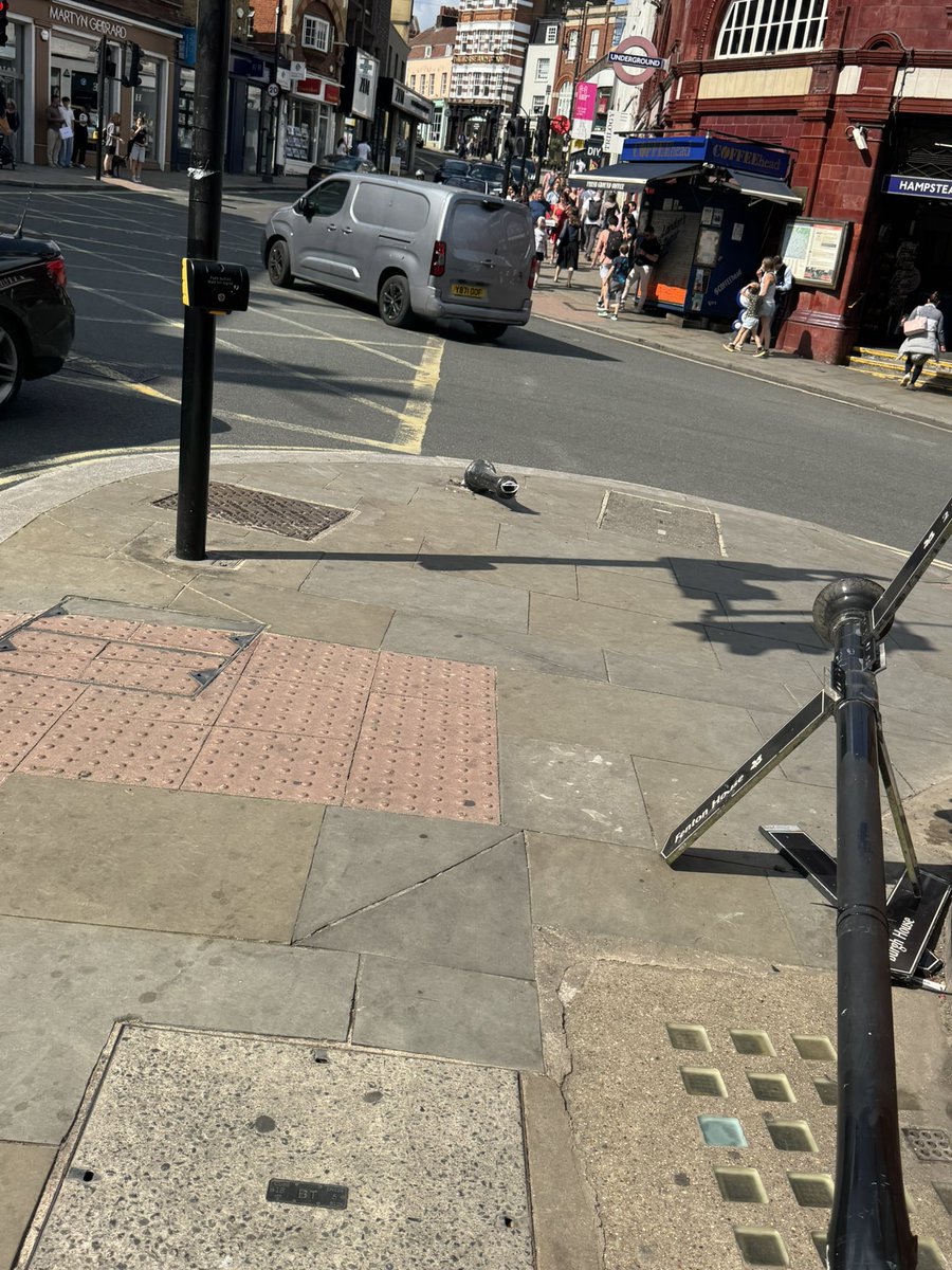 Oh dear… <a href="/HampsteadHighSt/">Hampstead High St</a> <a href="/HamandHigh/">Ham&High</a>