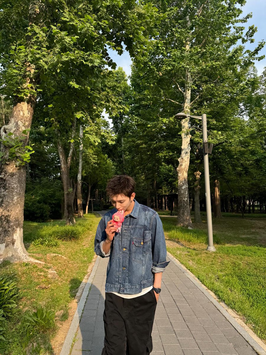wonubliss's tweet photo. joshu_acoustic 💙🍃☀️ #조슈아 https://t.co/QLFaB1OTo1