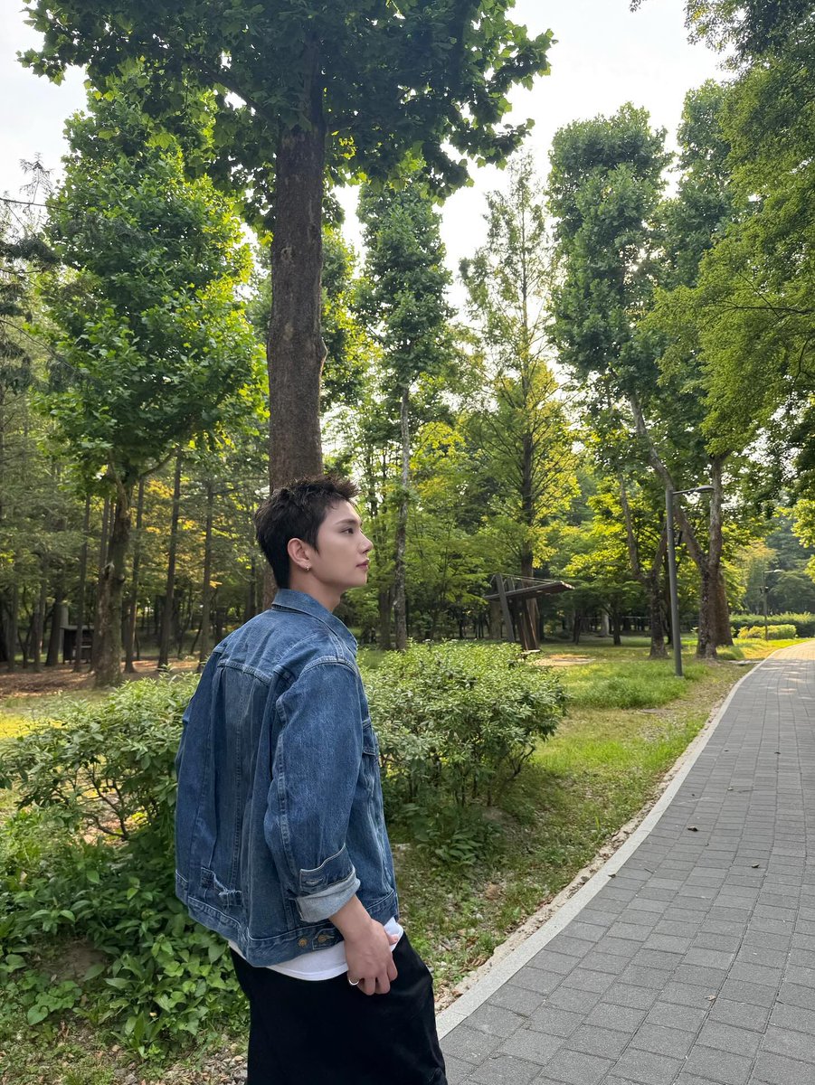 wonubliss's tweet photo. joshu_acoustic 💙🍃☀️ #조슈아 https://t.co/QLFaB1OTo1