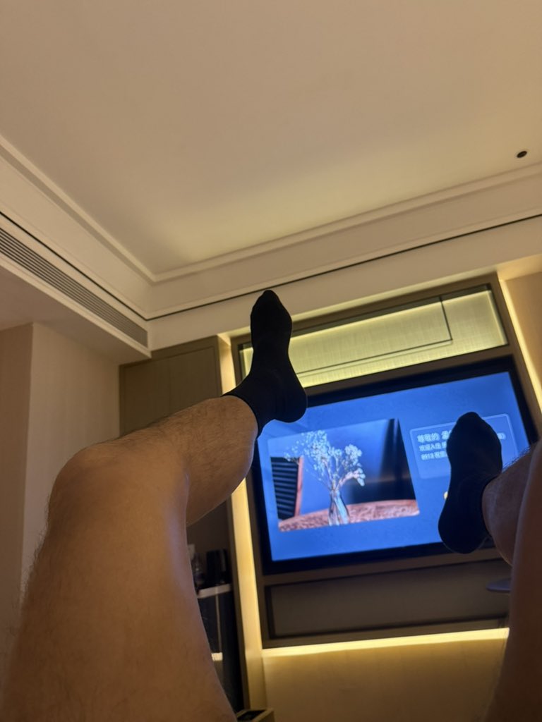 太无聊 一个人跑酒店睡觉