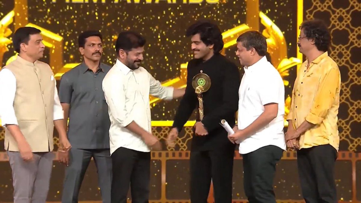 SVC_official's tweet image. Honoured to have received the Telangana Gaddar Film Awards for three of our most cherished films ✨ 

#Shatamanambhavathi (2016 – Best Film)
#Fidaa (2017 – 2nd Best Film)
#Maharshi (2019 – Best Film)

We’re thankful to the Government of Telangana for instituting these prestigious