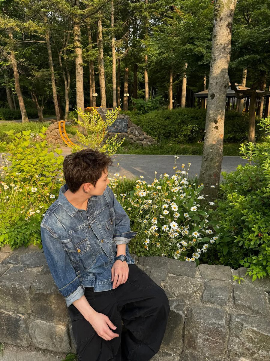 hjszones's tweet photo. joshu_acoustic ig update! 🌧️ ☔️😭 #조슈아 https://t.co/gqv2tUNqCK