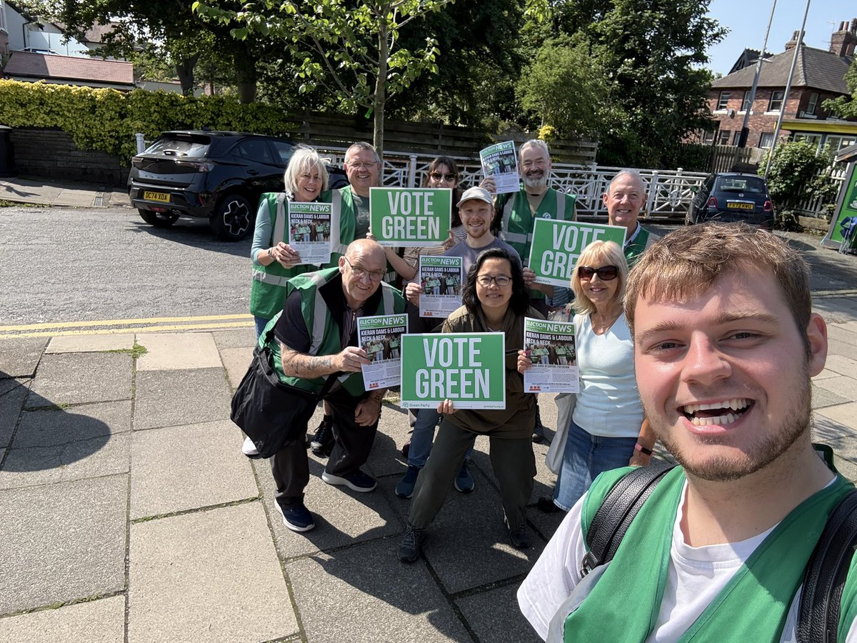Great support on the doorstep! 

Looks like we will be getting a record result here in Blundellsands 💚💚💚

Promoted by Neil Doolin (Sefton Green Party) on behalf of Kieran Dams c/0/23
Crosender Road.