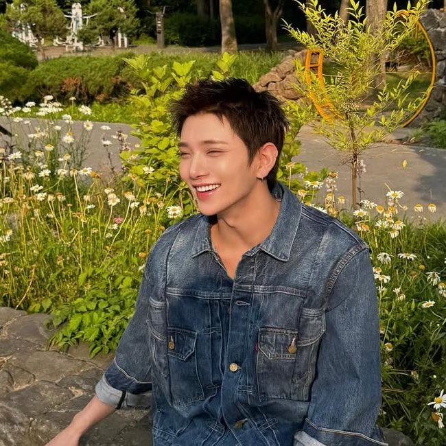 that damn smile :’)