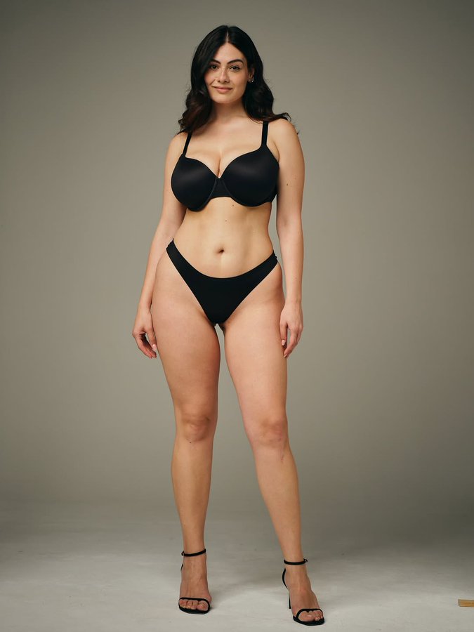 GtfB-Y_bcAA7kbT?format=jpg&name=900x900