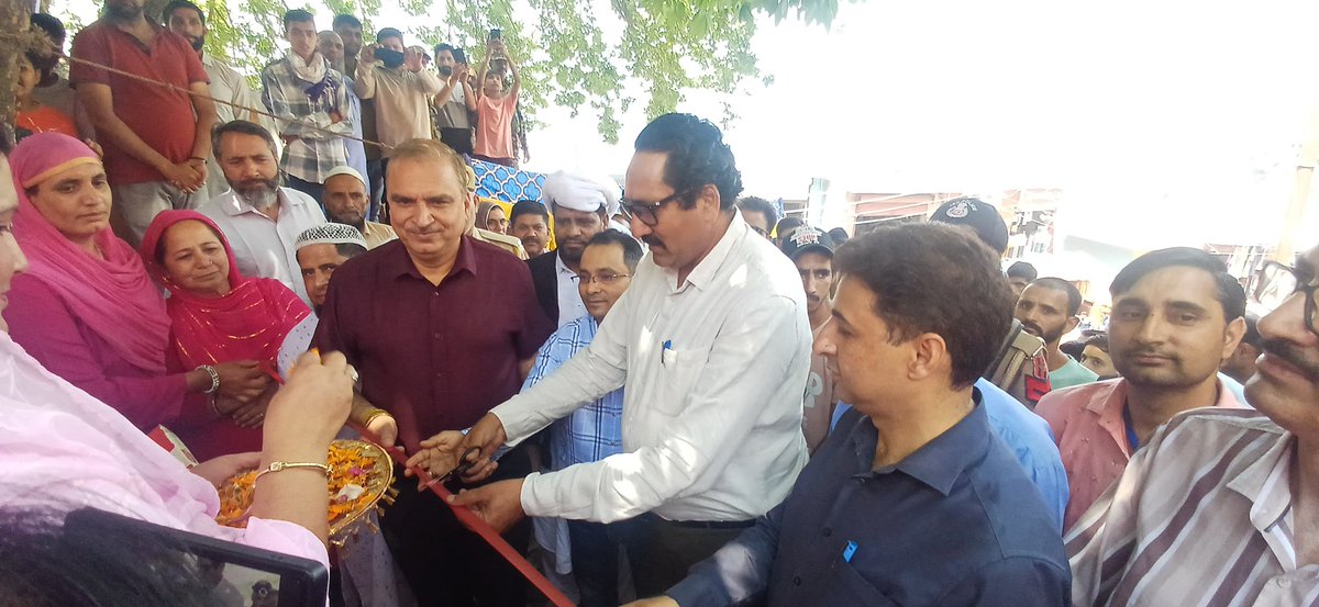 DMReasi's tweet photo. Reasi Administration Launches 15-Day Awareness/saturation campaign under Dharti Aaba Janbhagidari Abhiyan from Mahore to cover 44 selected tribal villages.  
 Aim is to empower tribal communities by effective grassroot service delivery.
#PMJANMAN
@TribalAffairsIn 
@diprjk https://t.co/xFhGhmfDzS