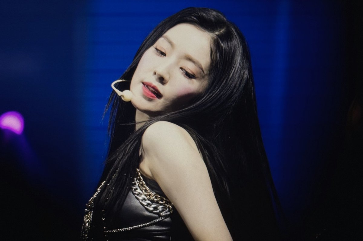 always0329's tweet photo. 250615 BALANCE Concert #IRENE #아이린 https://t.co/xNFkITAF35