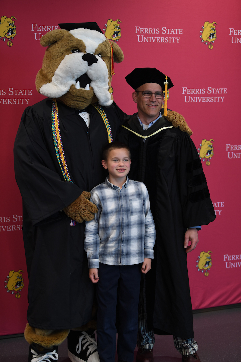 FerrisState's tweet image. To all the Bulldog dads - Happy Father&apos;s Day ❤️