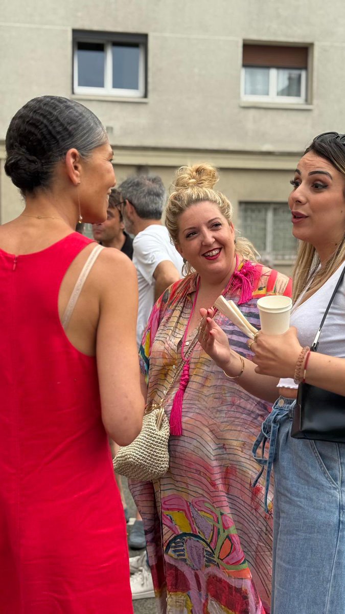 Retour en images sur notre Fête des Voisins 2025 ! 🌟
Sourires, plats partagés et  bonne humeur communicative !
#FêteDesVoisins #Convivialité #VivreEnsemble #EspritDeQuartier