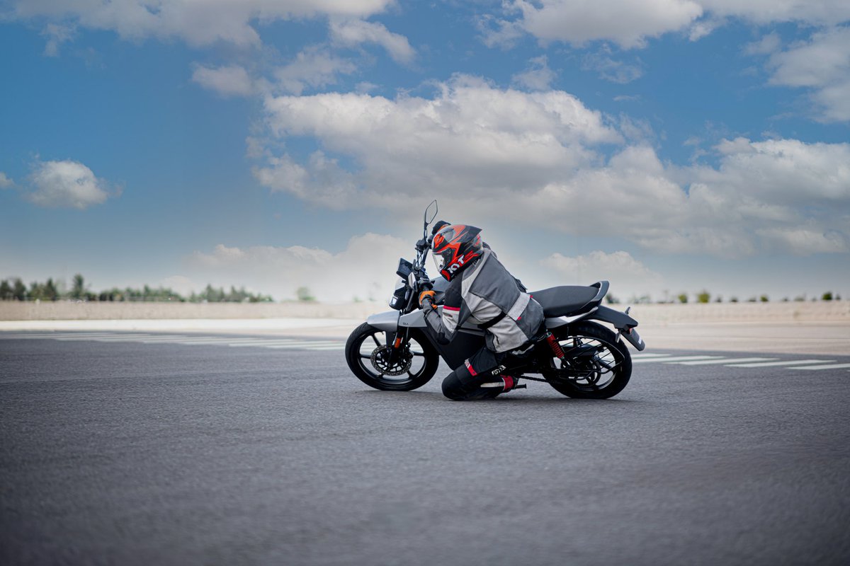 OlaElectric's tweet photo. They say the future is unpredictable. We say it’s rideable.
Experience the #RoadsterX today!
#BikeOfTheFuture #RideTheFuture https://t.co/VJUq2UpIdy