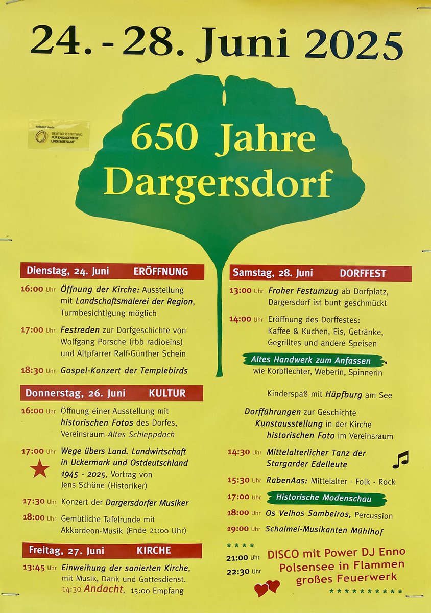 schoene_jens's tweet image. Vorankündigung: 650 Jahre #Dargersdorf bei #Templin, in #Brandenburg. Dorffest mit allem, was dazugehört: Umzug, Disco, Festreden. Und da komme ich ins Spiel, am 26. Juni, 17:00 Uhr.

Ich freue mich sehr darauf, das wird toll! Kommt alle vorbei.